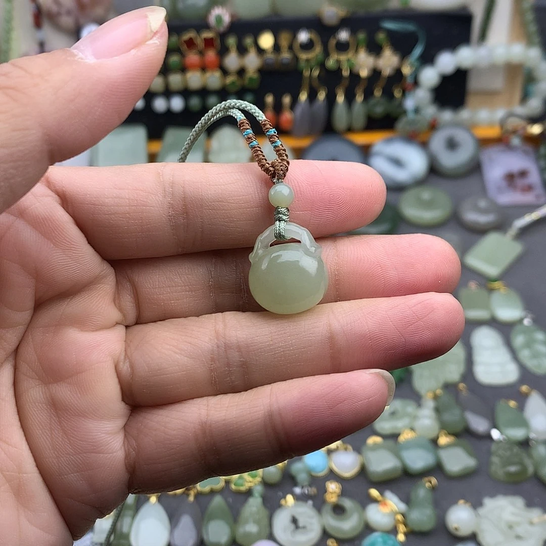 和田玉未镶嵌吊坠(不含链)