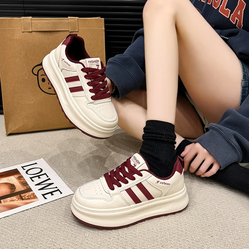 小白鞋女2025秋冬新款爆款百搭轻便时尚休闲学生板鞋女