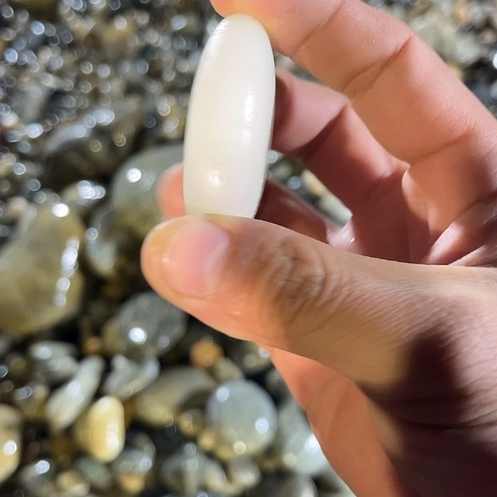 和田玉（糖玉）未镶嵌珠宝奇石