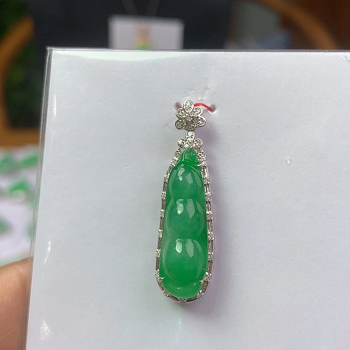 ****）翡翠18K金镶嵌颈饰