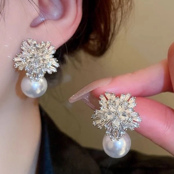 耳环2025新款爆款轻奢高级感结婚婚纱气质大气新年雪花耳饰钉