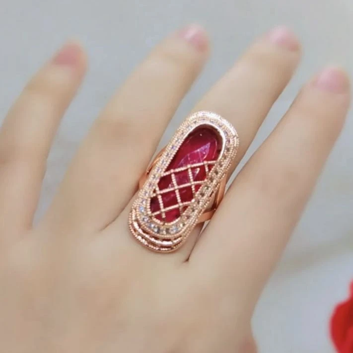 铜合金仿水晶戒指 铜合金戒指 锆石戒指简约设计玫红色戒指