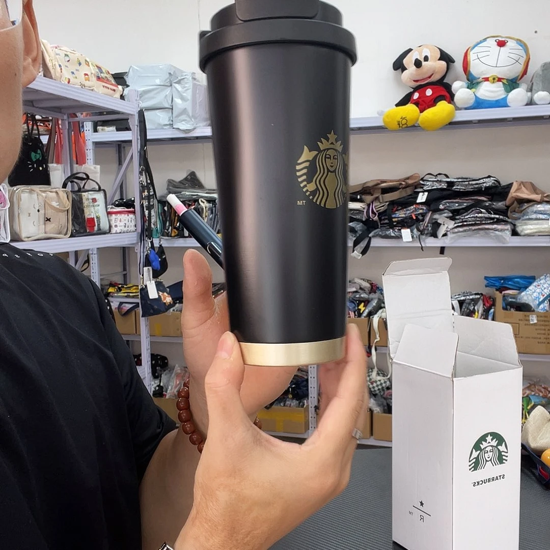 PU化妆包等产品为一体