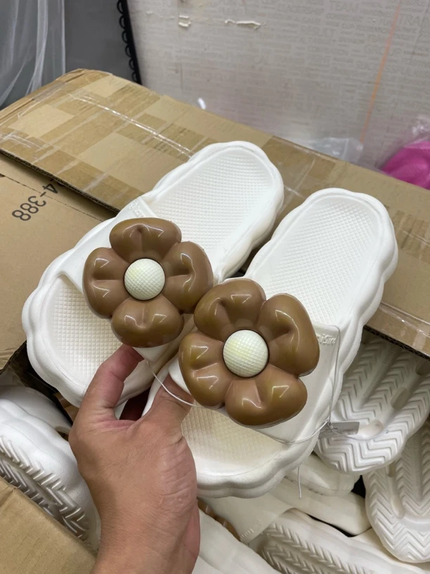 白色太阳花女士凉拖