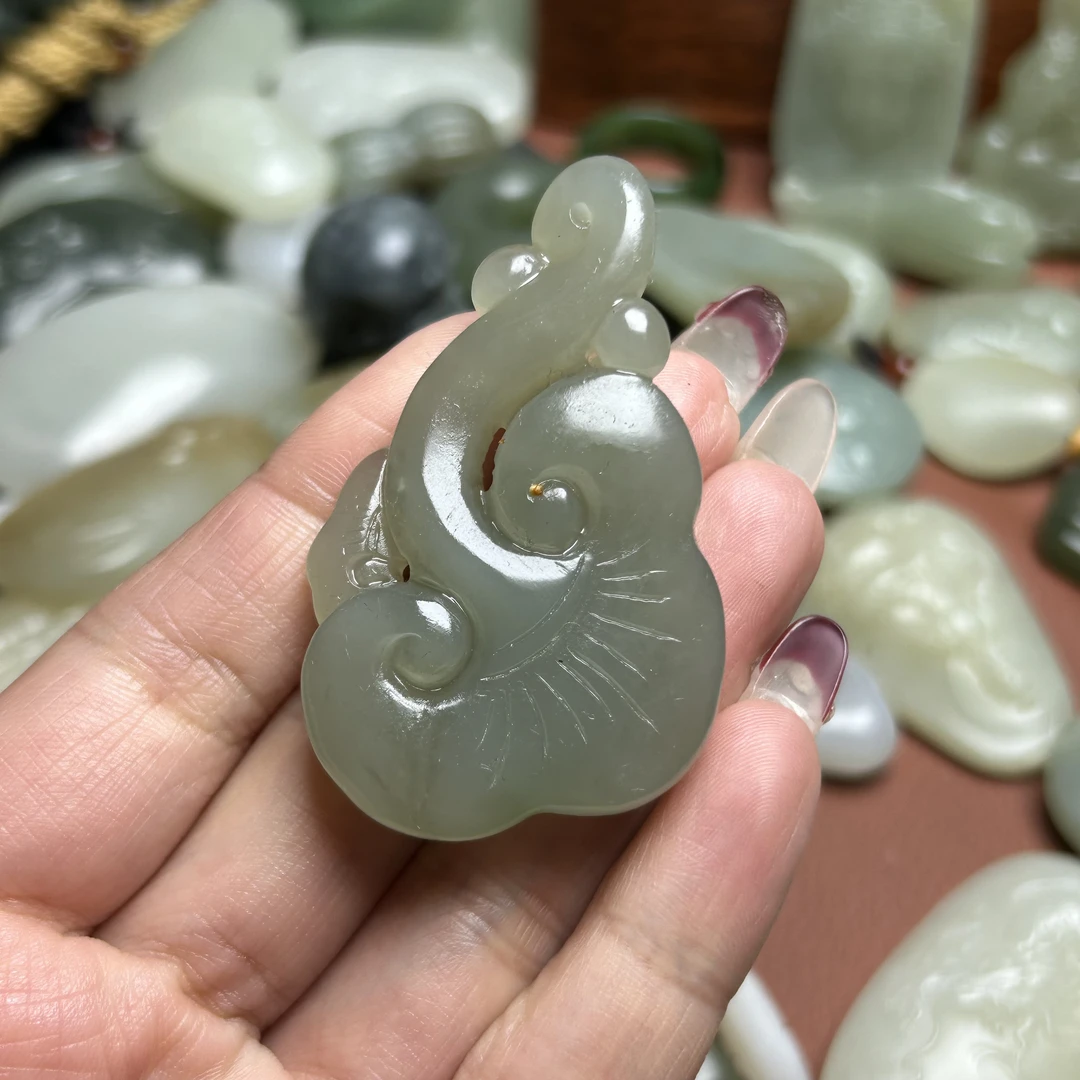 精品和田玉小挂件