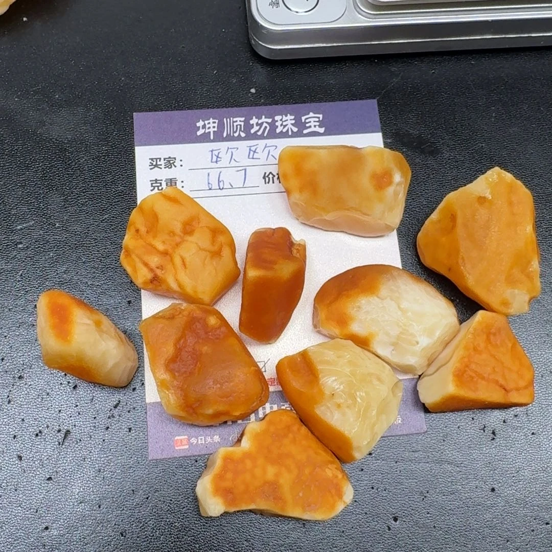 东***贝定制琥珀未镶嵌蜜蜡