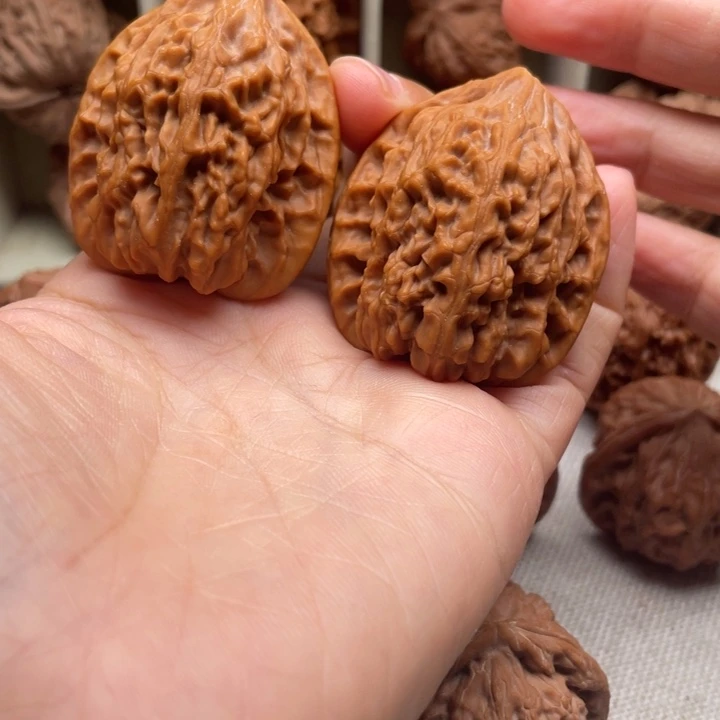 八***诺文玩核桃吊坠鸡心