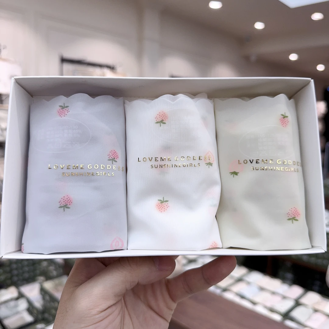 【3条装】5862 中腰无痕小草莓面膜3D立体蜜桃臀内裤女款（90-132斤）