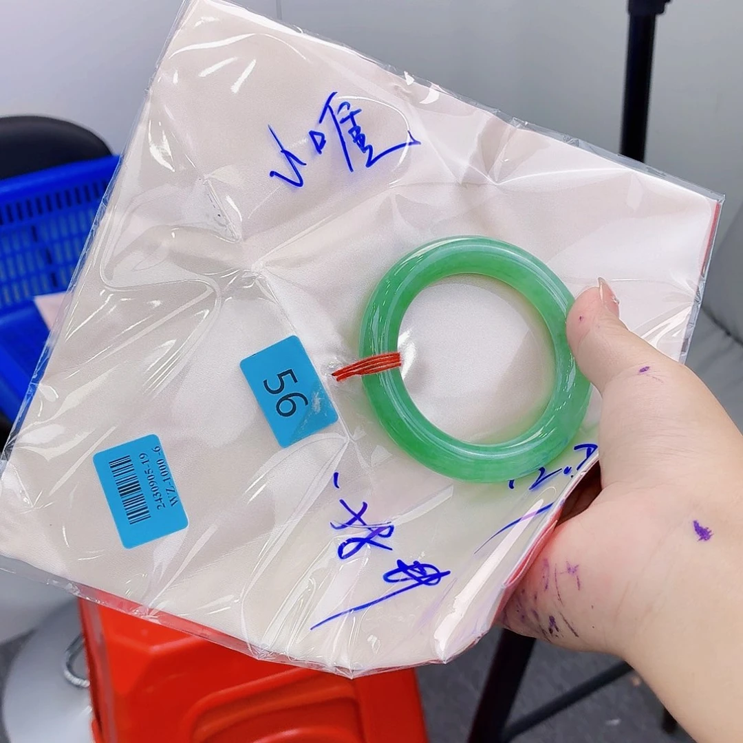 翡翠手镯未镶嵌小*手镯