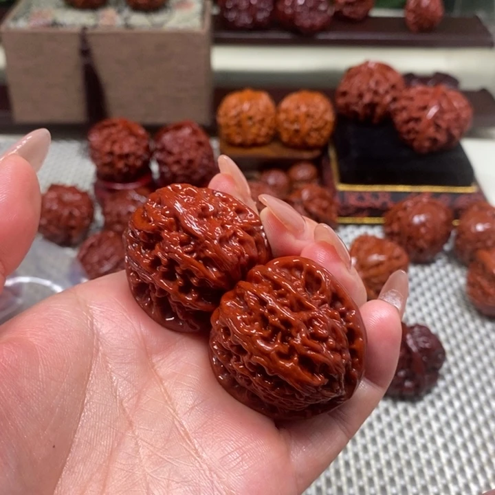 罐***子文玩核桃把件白狮子