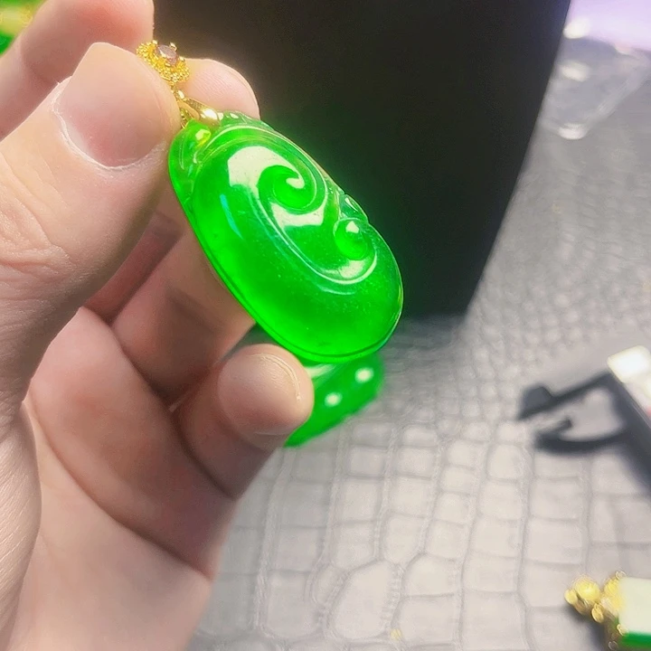 颈饰14K金镶嵌翡翠