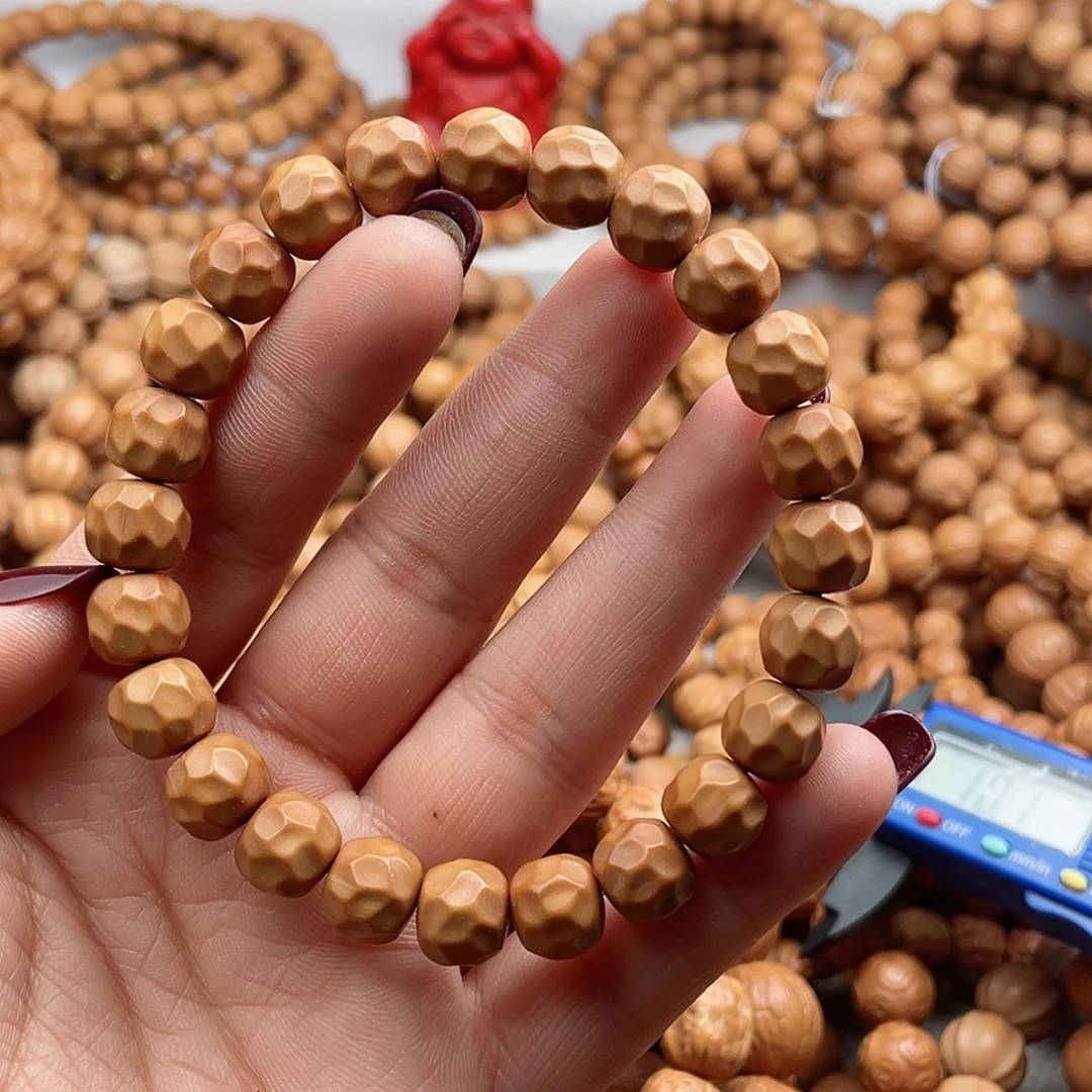 猴头核桃吊坠10+微瑕黑金