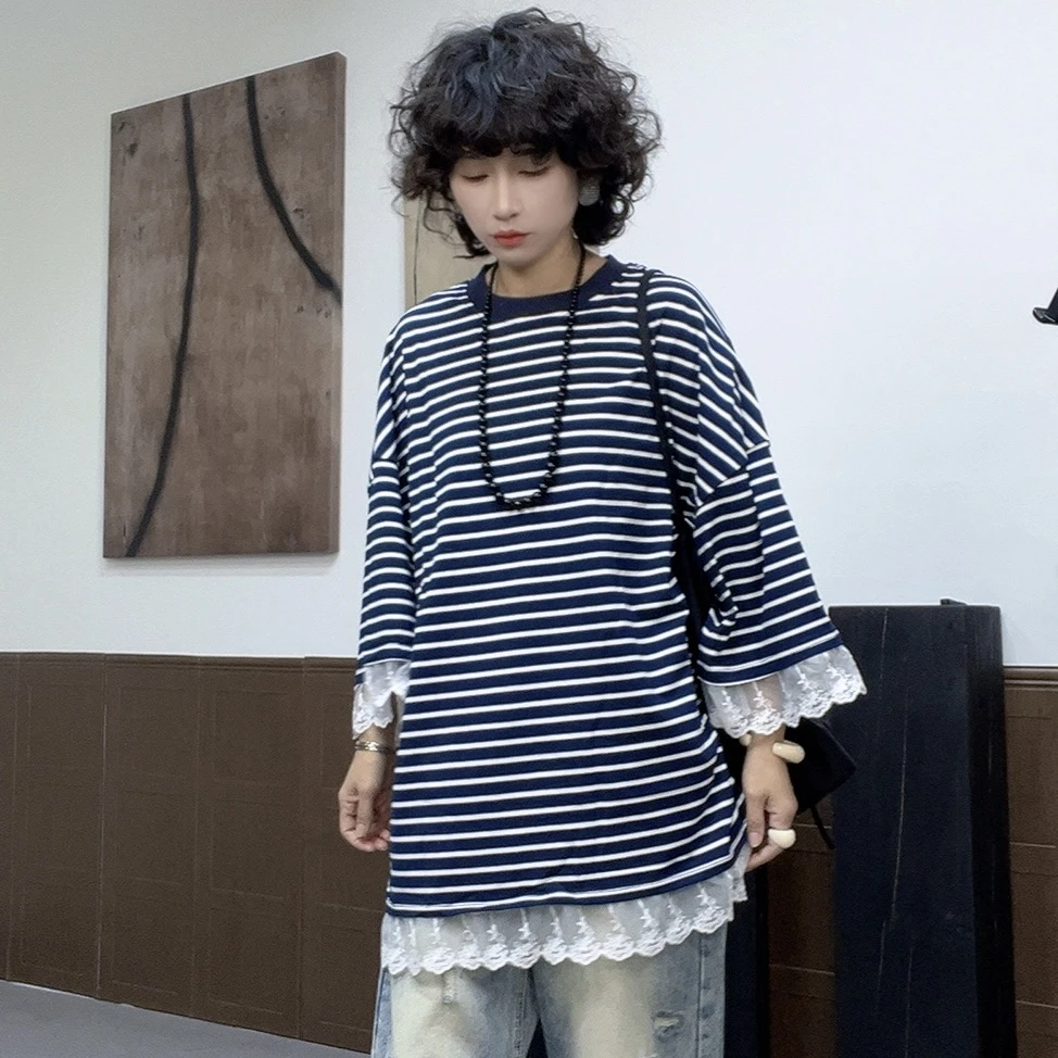 56142韩系新款潮流时尚百搭圆领长袖蕾丝拼接宽松显瘦条纹上衣T恤