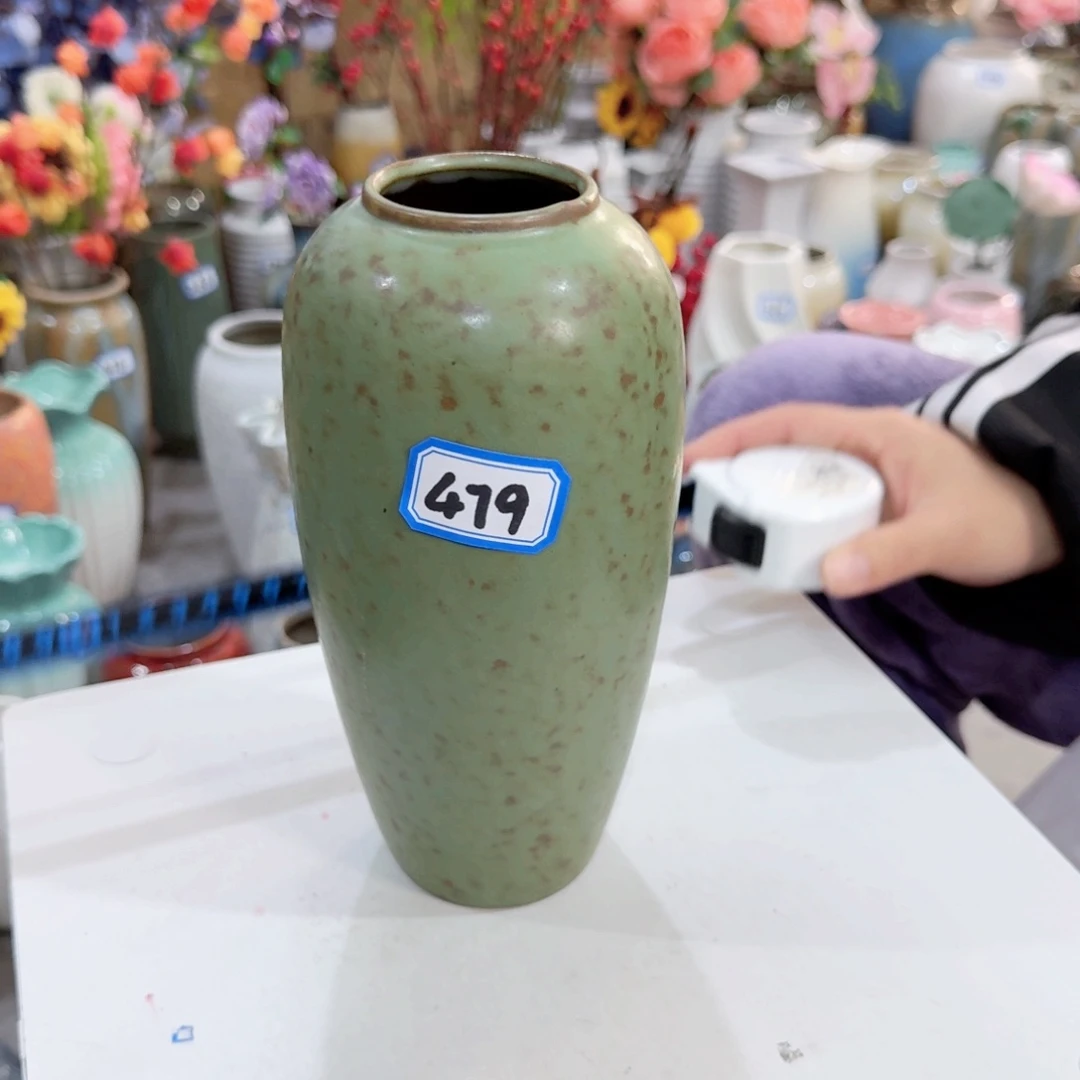 479号陶瓷高20厘米微瑕一个