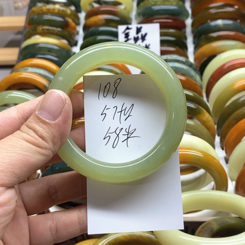 【闪购商品】蛇纹石玉手镯未镶嵌金*。