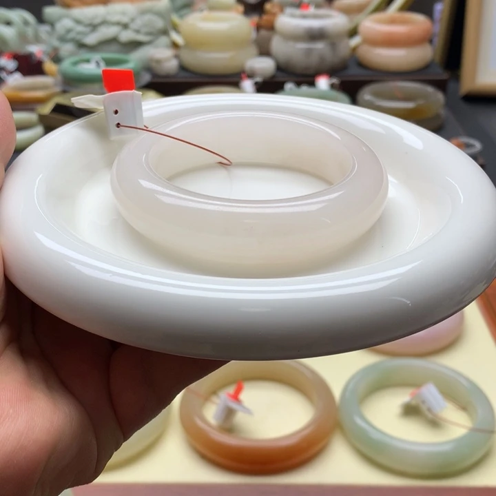 石英质玉手镯未镶嵌