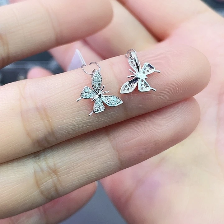 18K金镶嵌钻石颈饰多样性发一件