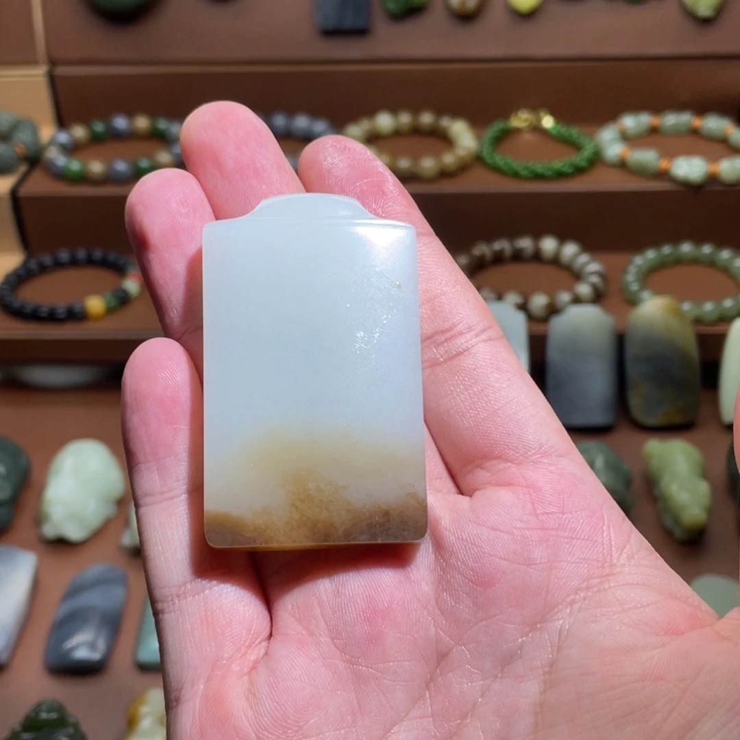 无***卷和田玉未镶嵌颈饰