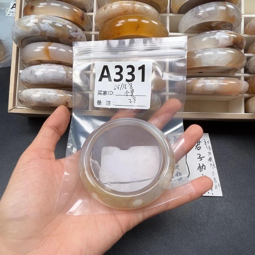 慢***汪手镯玛瑙/玉髓合金