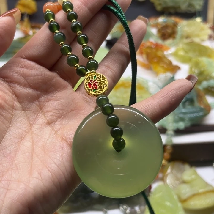 蛇纹石玉未镶嵌颈饰