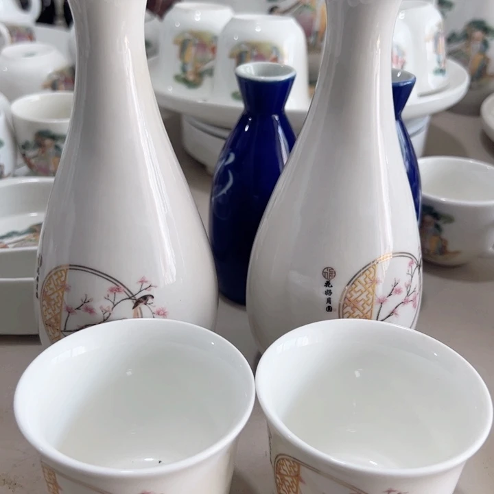 捷***达瓷片陶瓷制品两瓶两杯