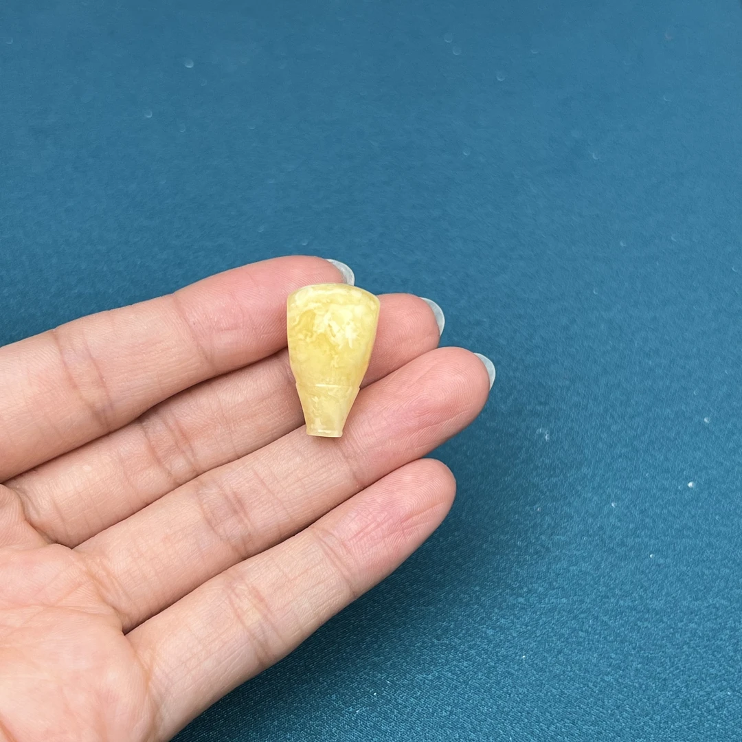 Y1165天然原矿蜜蜡三通13x22mm 2克 支持复检假一罚四