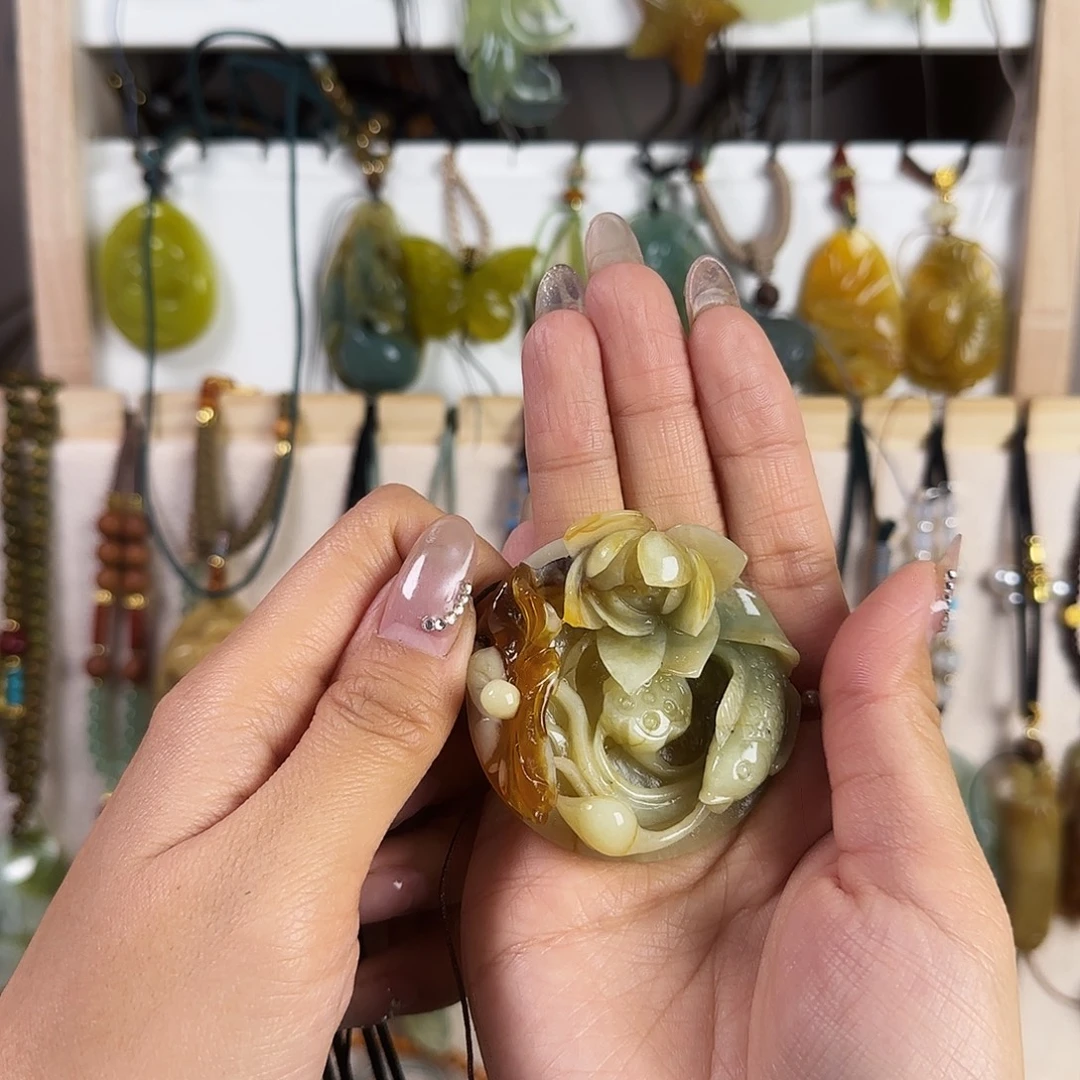 紫****蛇纹石玉未镶嵌颈饰