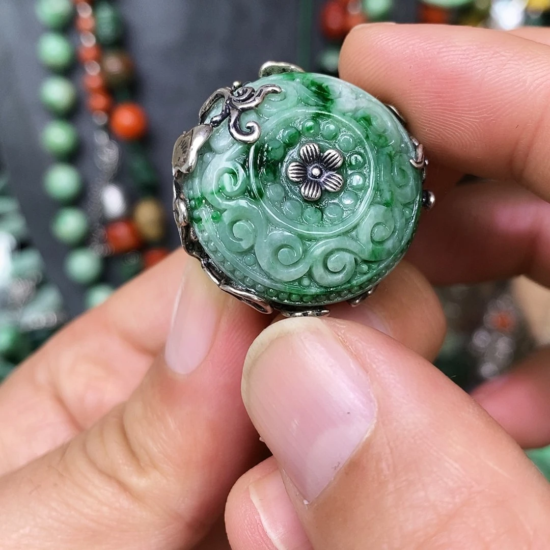 银S925镶嵌戒指翡翠漂亮美眉和