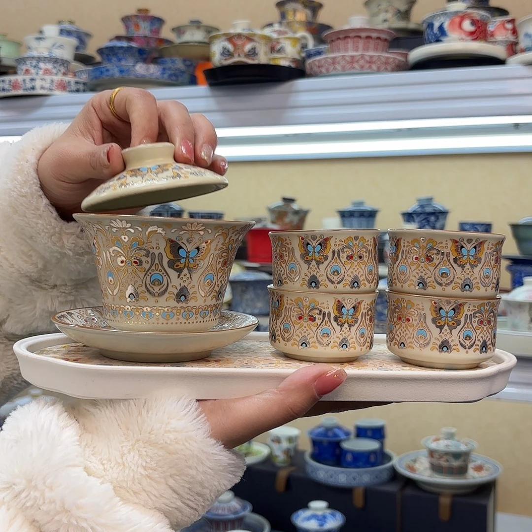 盖碗里的水煮开后放入