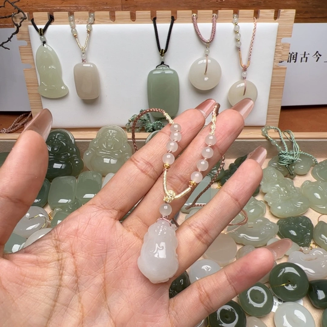 和田玉未镶嵌颈饰