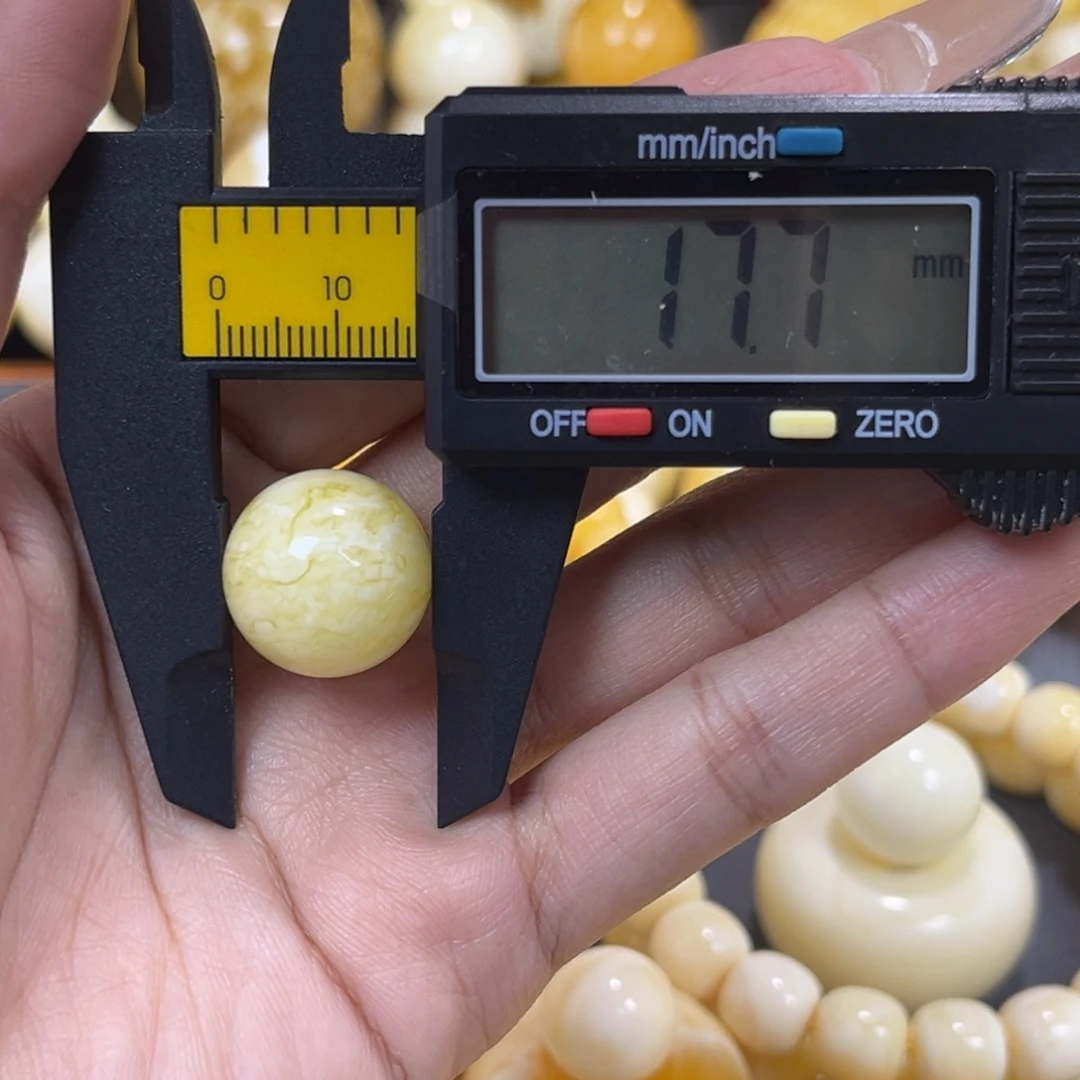 手串琥珀未镶嵌……