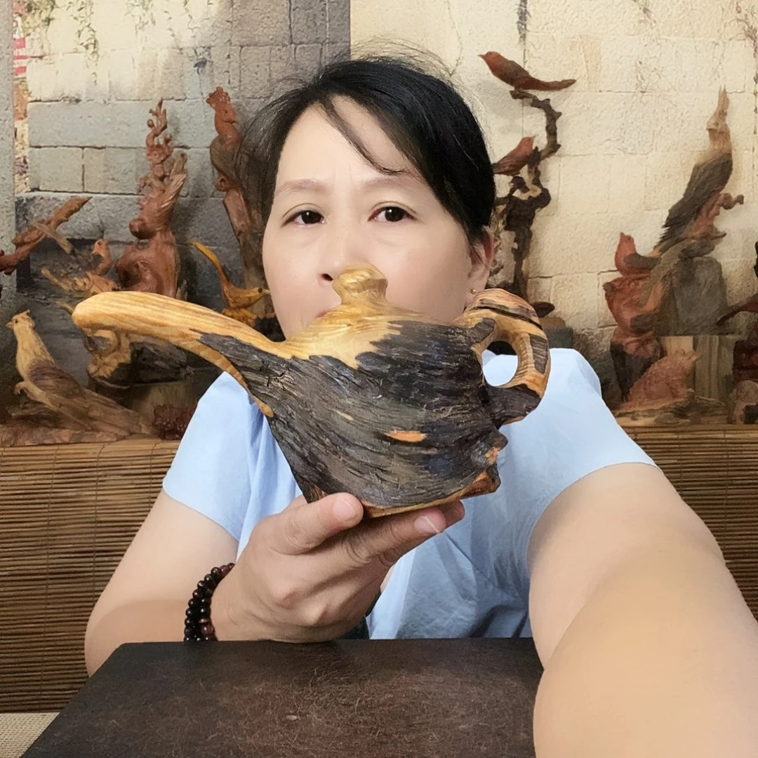 松木琥珀木随行巧雕的设计