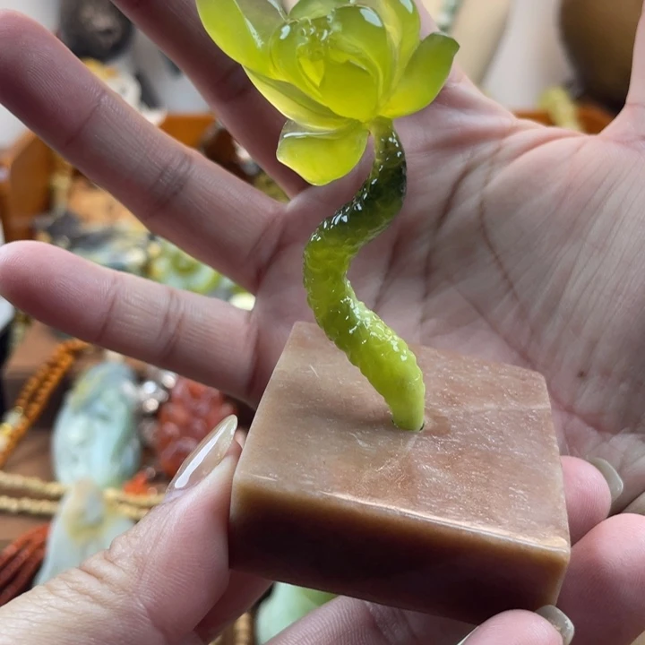 蛇纹石玉未镶嵌小摆件