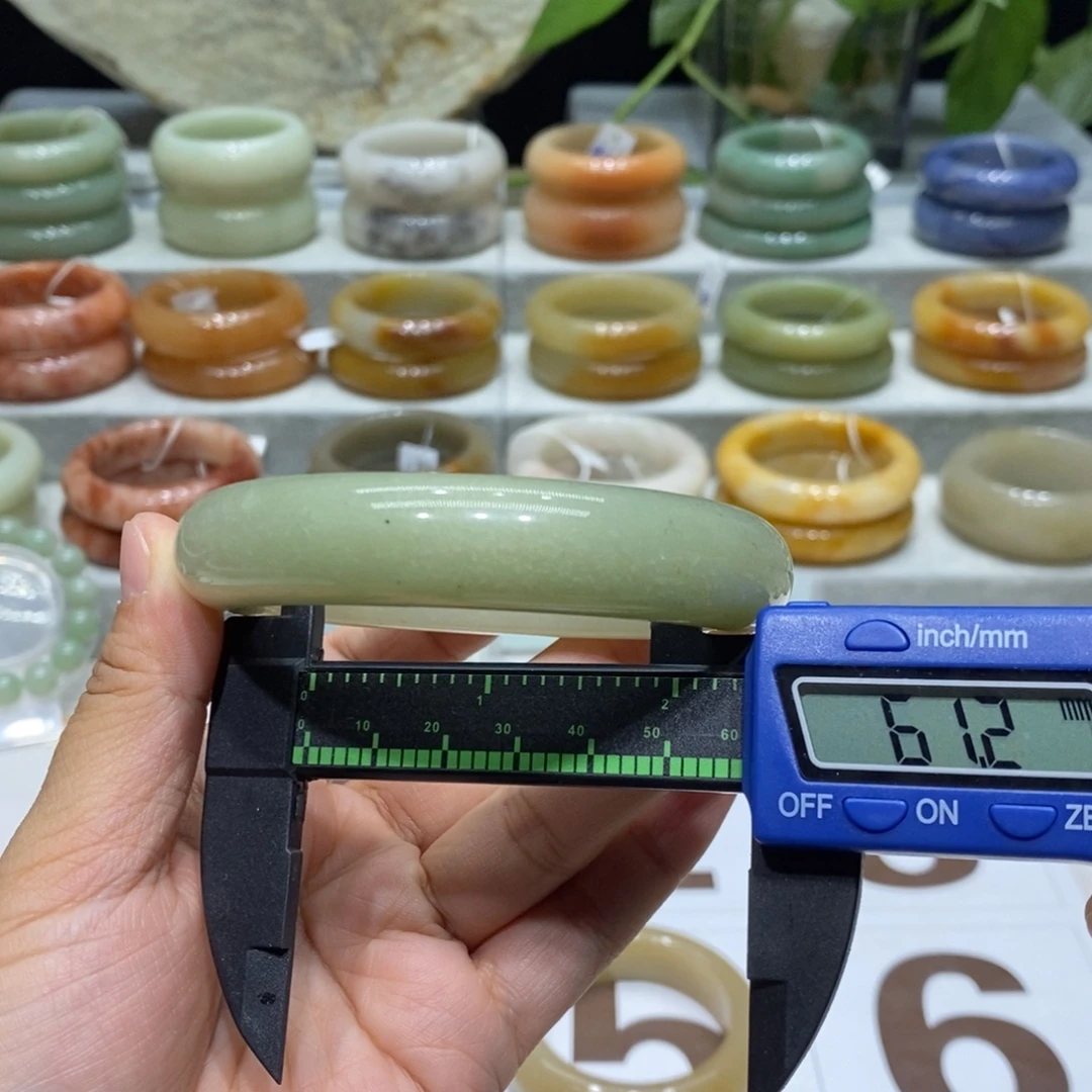 石英岩玉未镶嵌手镯