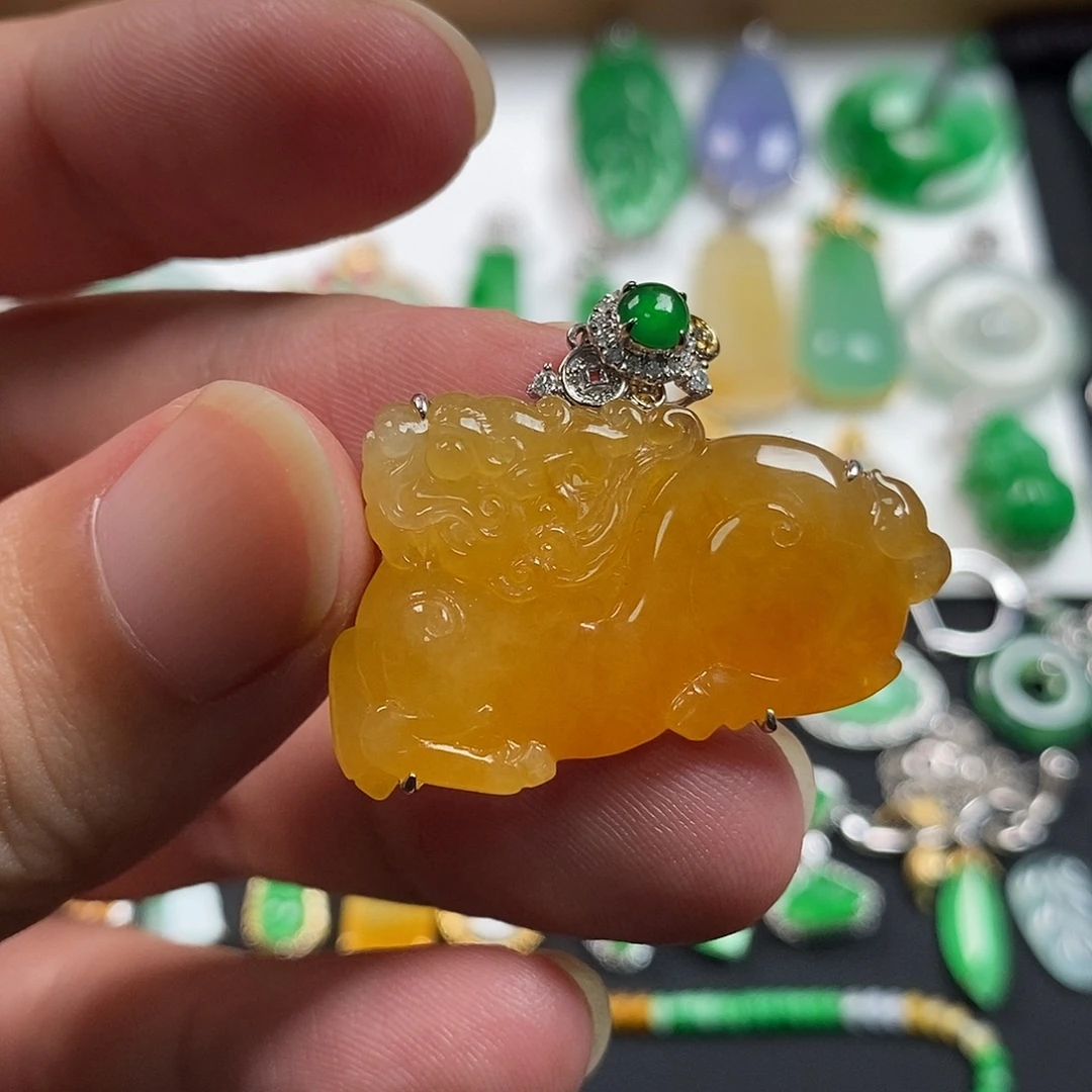 盛***花翡翠18K金镶嵌颈饰翡翠