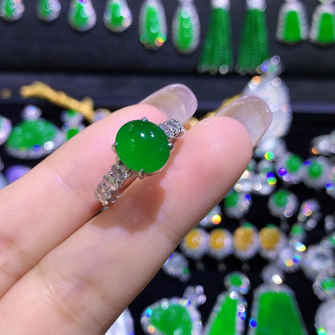 翡翠18K金镶嵌戒指高冰满绿