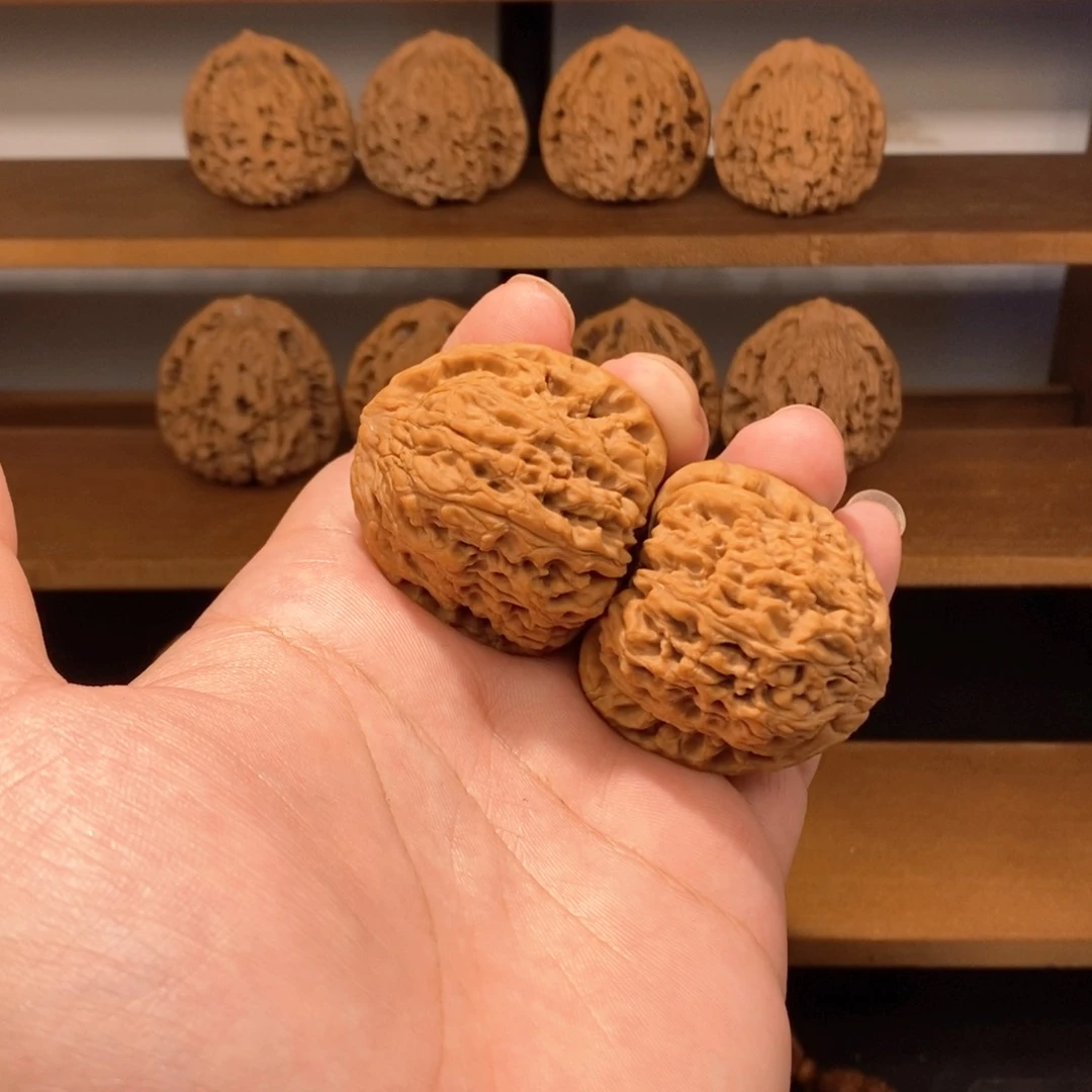 文玩核桃把件39南疆石（正三角