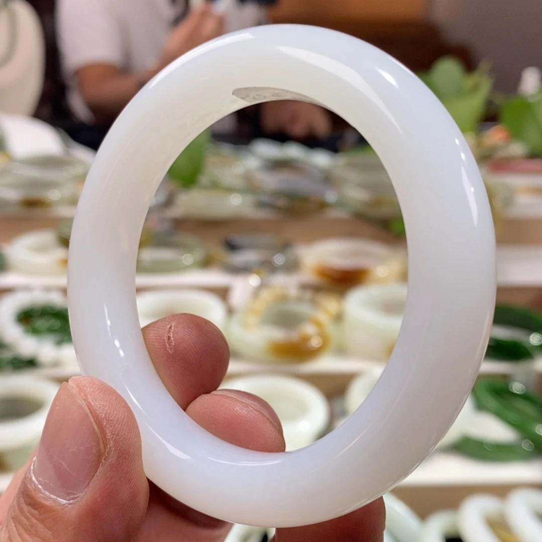 和田玉未镶嵌手镯