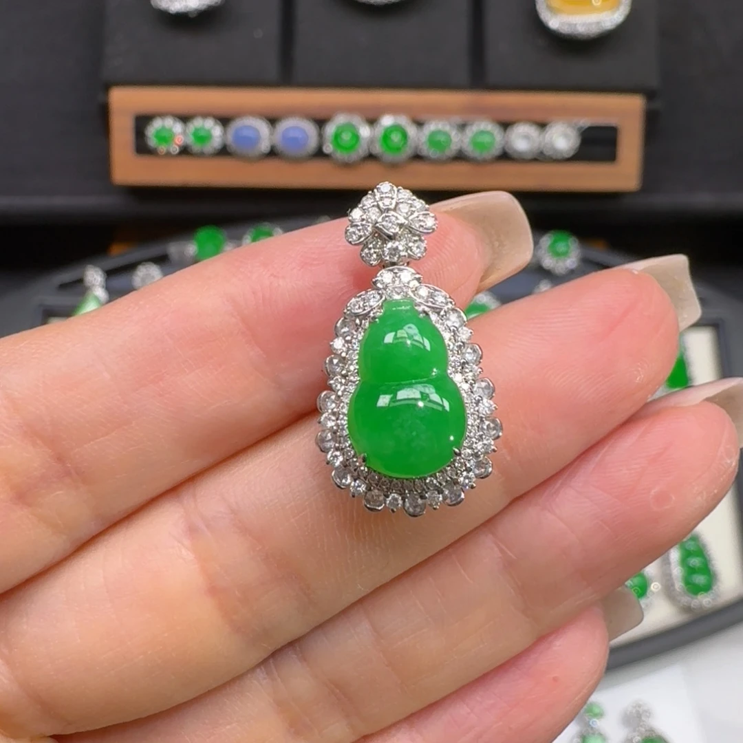 翡翠18K金镶嵌颈饰收到货48小时鉴赏期