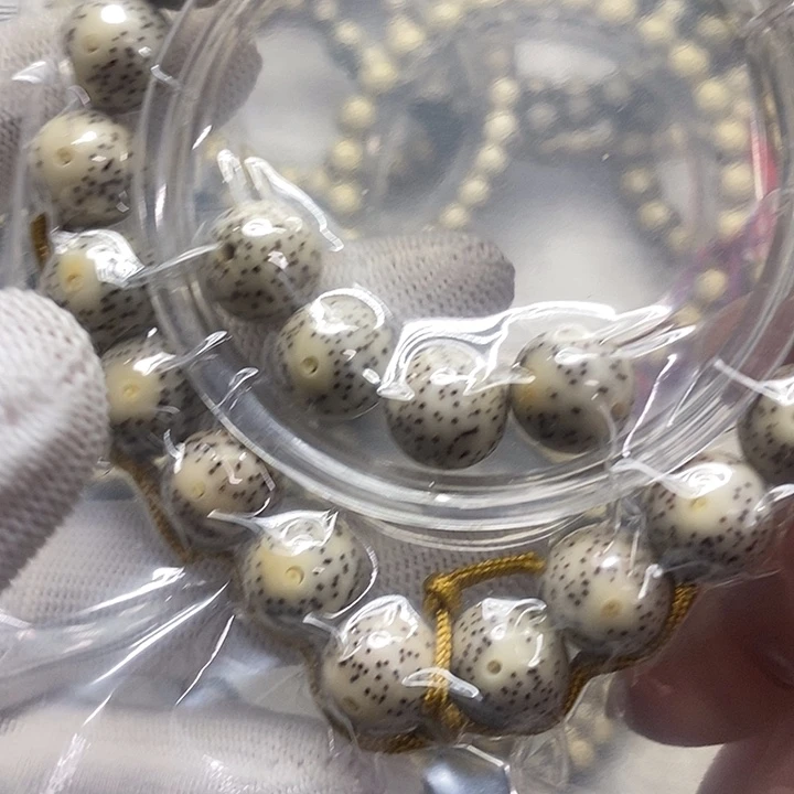 如***刚吊坠星月菩提11圆石玉料