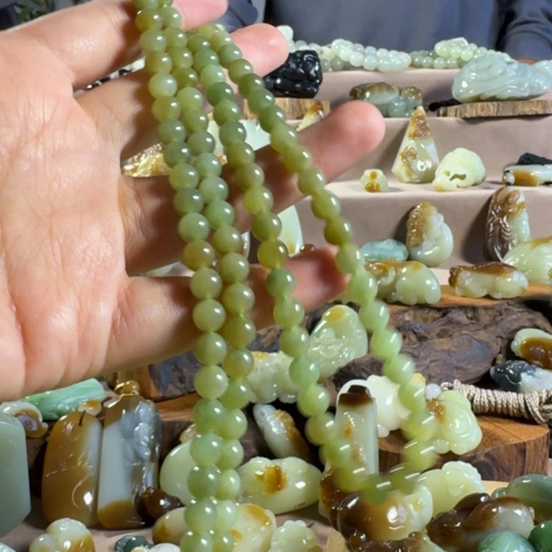 颈饰未镶嵌和田玉（糖玉）