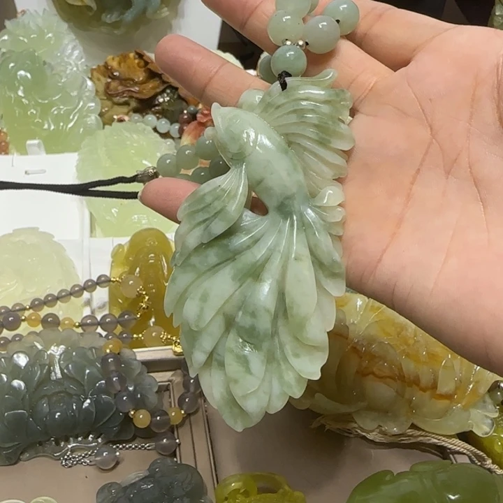蛇纹石玉吊坠未镶嵌