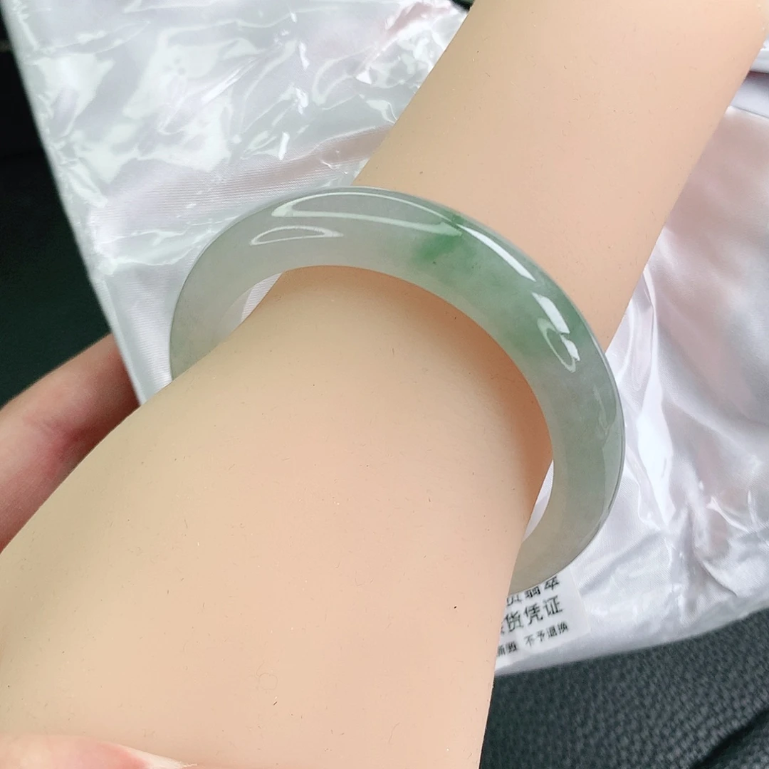翡翠手镯未镶嵌54圈