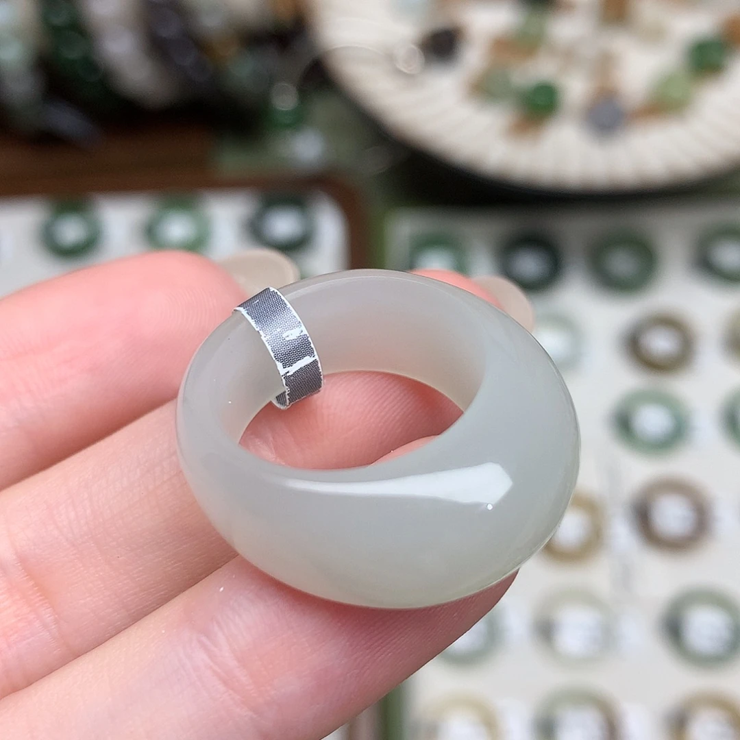 未镶嵌戒指和田玉