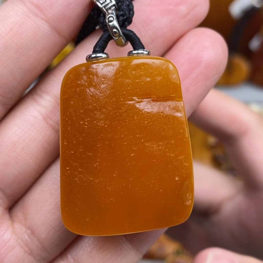 未镶嵌琥珀珠宝奇石