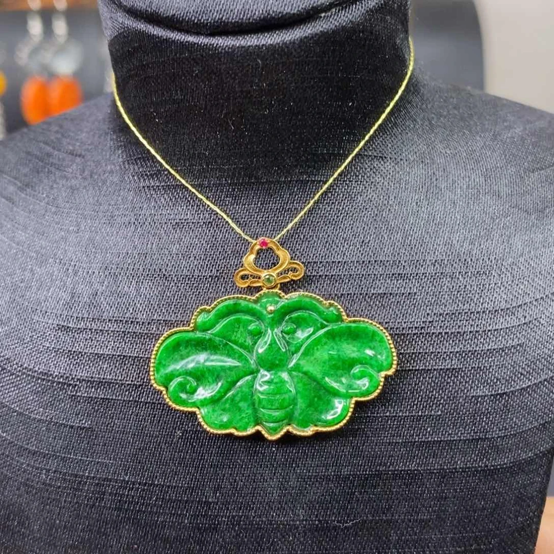 颈饰18K金镶嵌翡翠吊坠