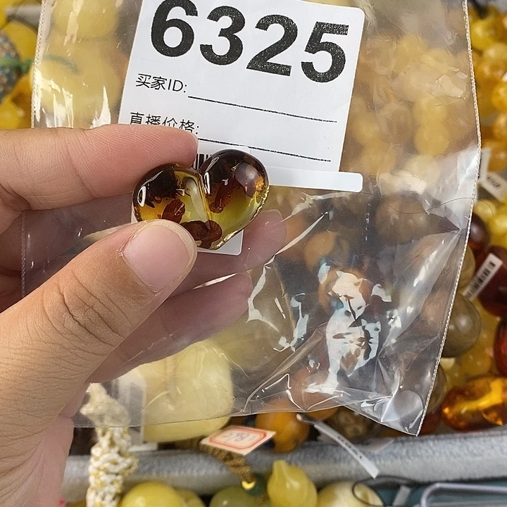 蜜蜡未镶嵌珠宝奇石