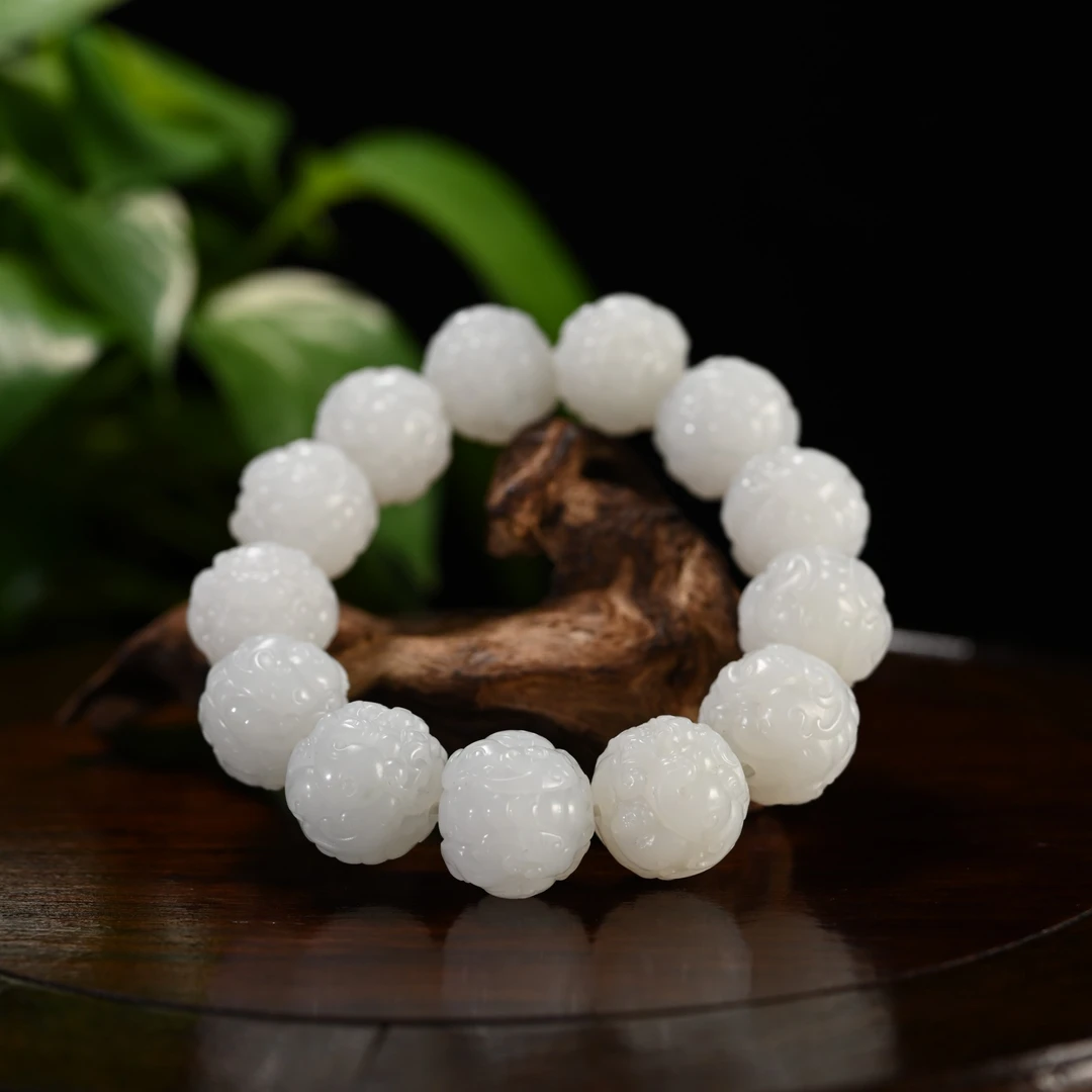 LOT8837 2511250034和田玉白玉貔貅手串/保利