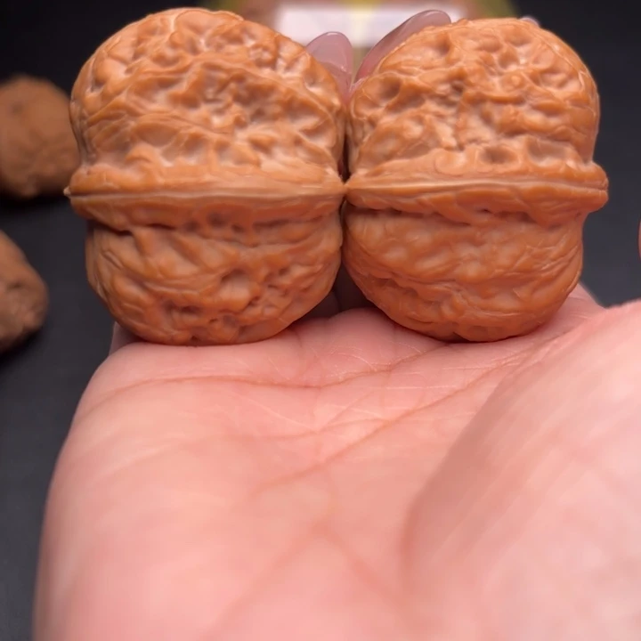 把件桃核43元宝狮子头