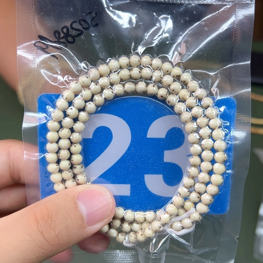 吊坠星月菩提5圆珠背月。  23